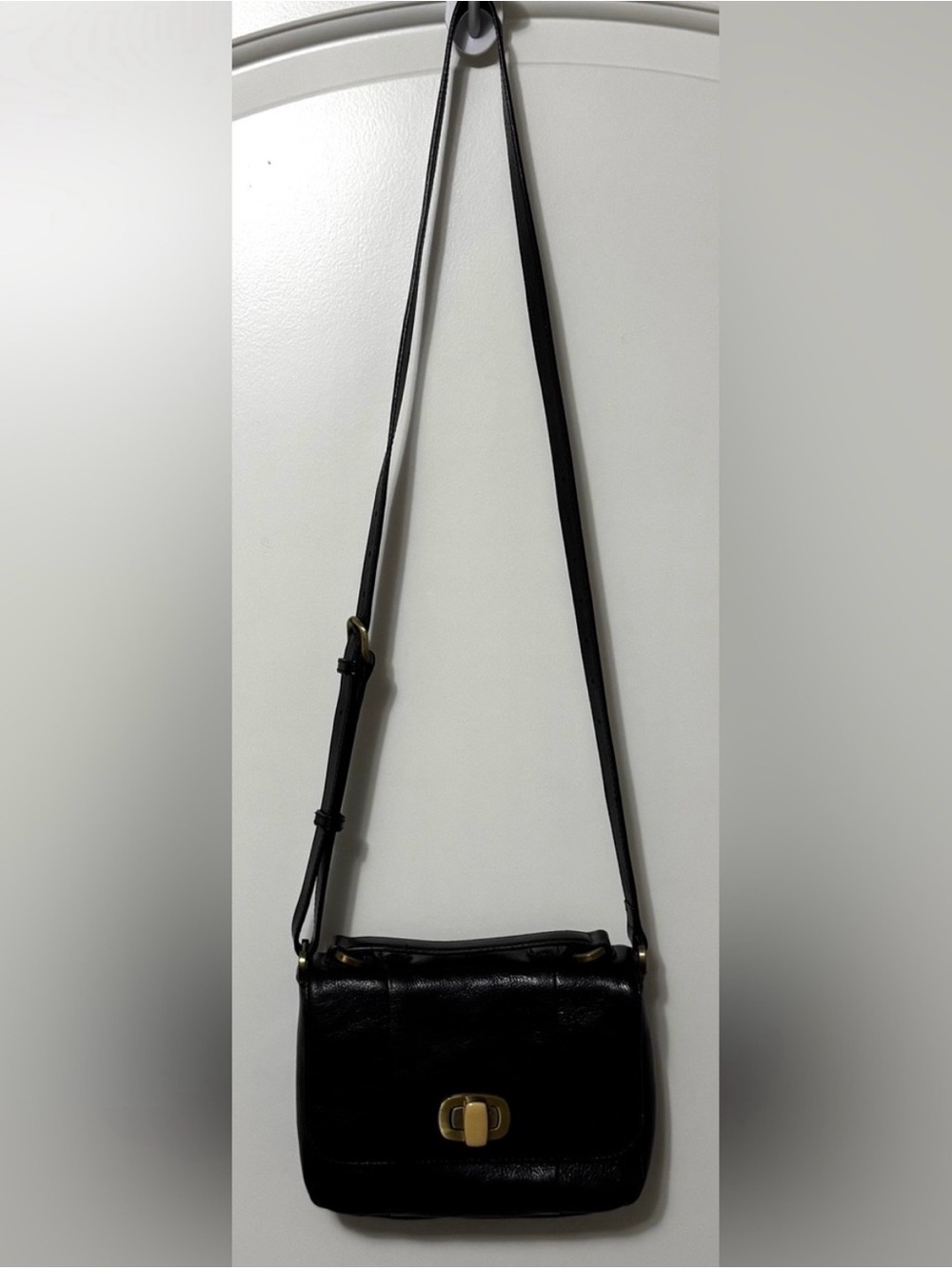 Hobo International Black Leather Crossbody Bag - Timeless Style - Picture 3 of 11